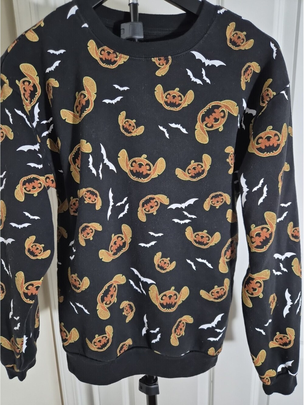 Disney Stitch Unisex Pumpkin Bats Halloween Sweatshirt, Black Kids L  Or Jr XS
